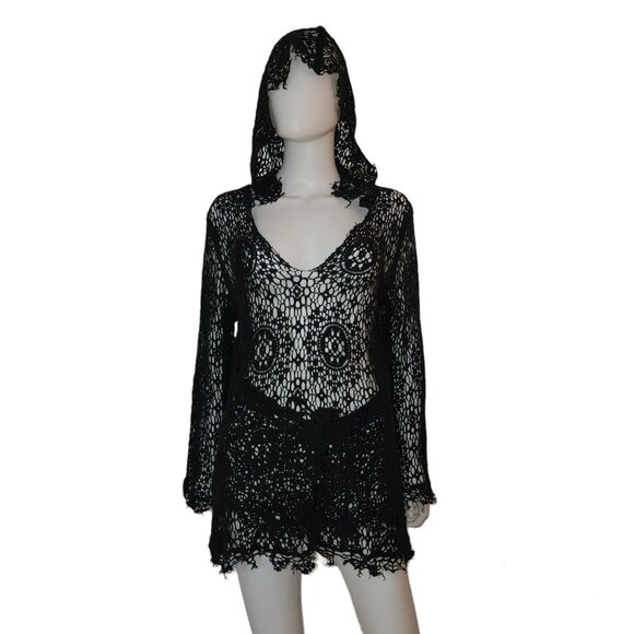 Nightcap by Carisa Rene Crochet Swim Cover Up Set with Shorts - Picture 3 of 10
